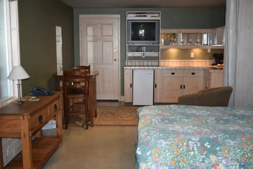 Retreat Wilderness Inn