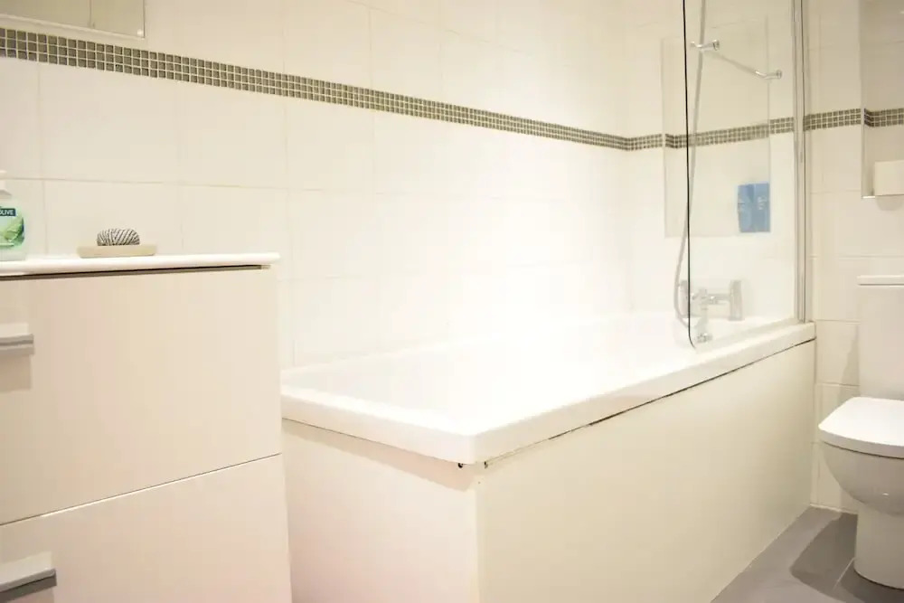 Stylish 2 Bedroom Apartment With Terrace