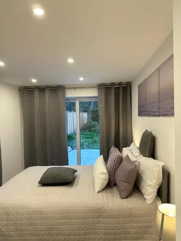 House in Croydon Welcomes you to Comfort and Style