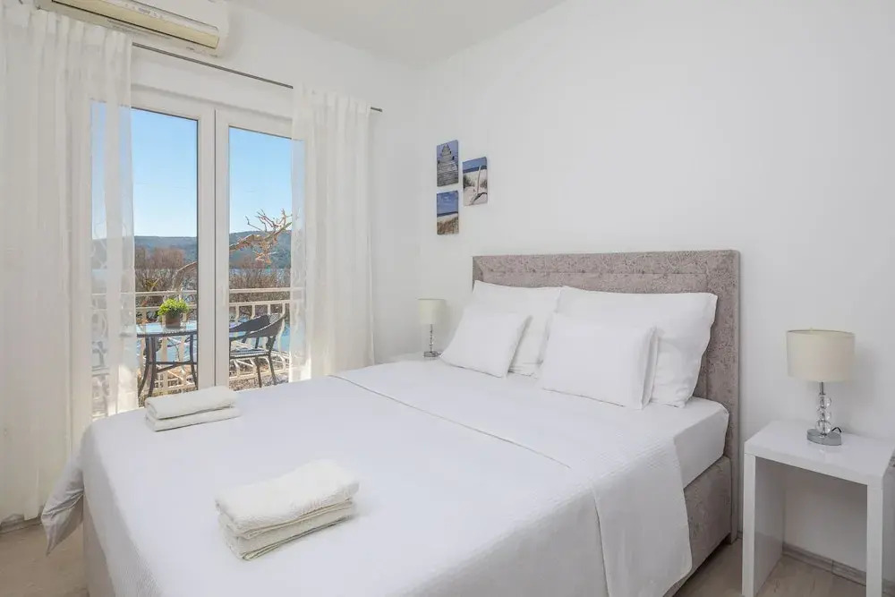 New Beach 4 Star Luxury Apartment 3 Bedrooms 3 Bathrooms, Free Boat Berth