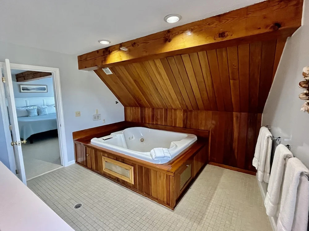 Elmwood Resort Hotel