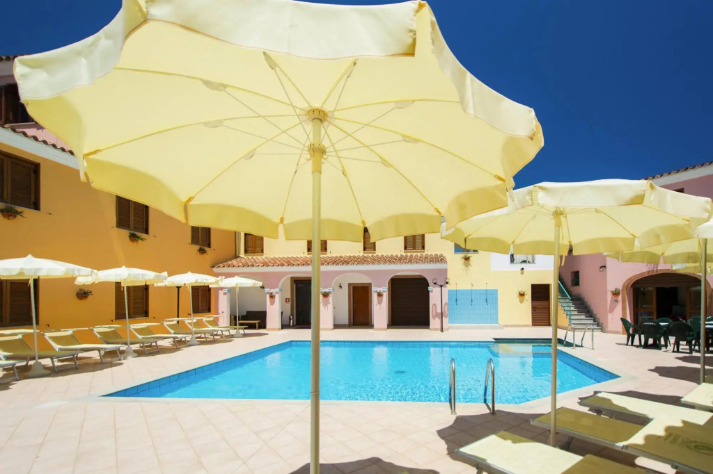 Flat close to stores in Sos Alinos