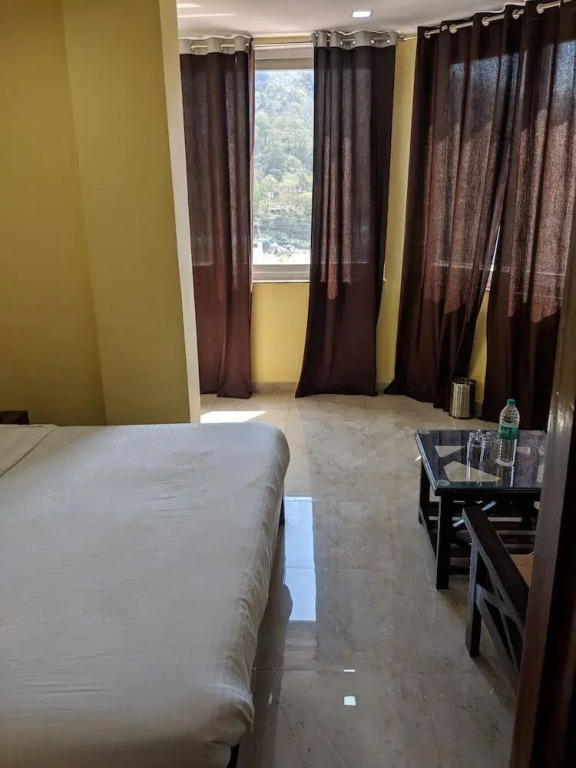 Yog Stay Hotel Laxman Grand