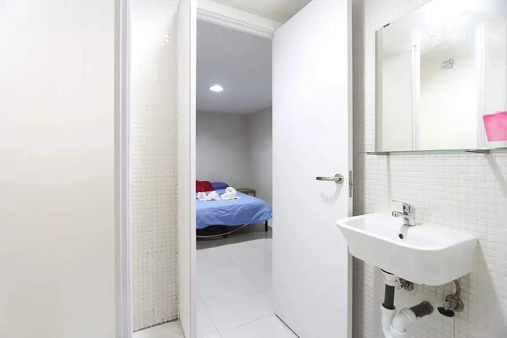 Estudio/Duplex en bajos y pequeño patio int en Puerta del Angel AZBC2
