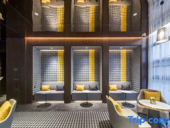Home Inn Plus (Metro Station, Gaoke West Road, Expo Park, Shanghai New International Expo Center)