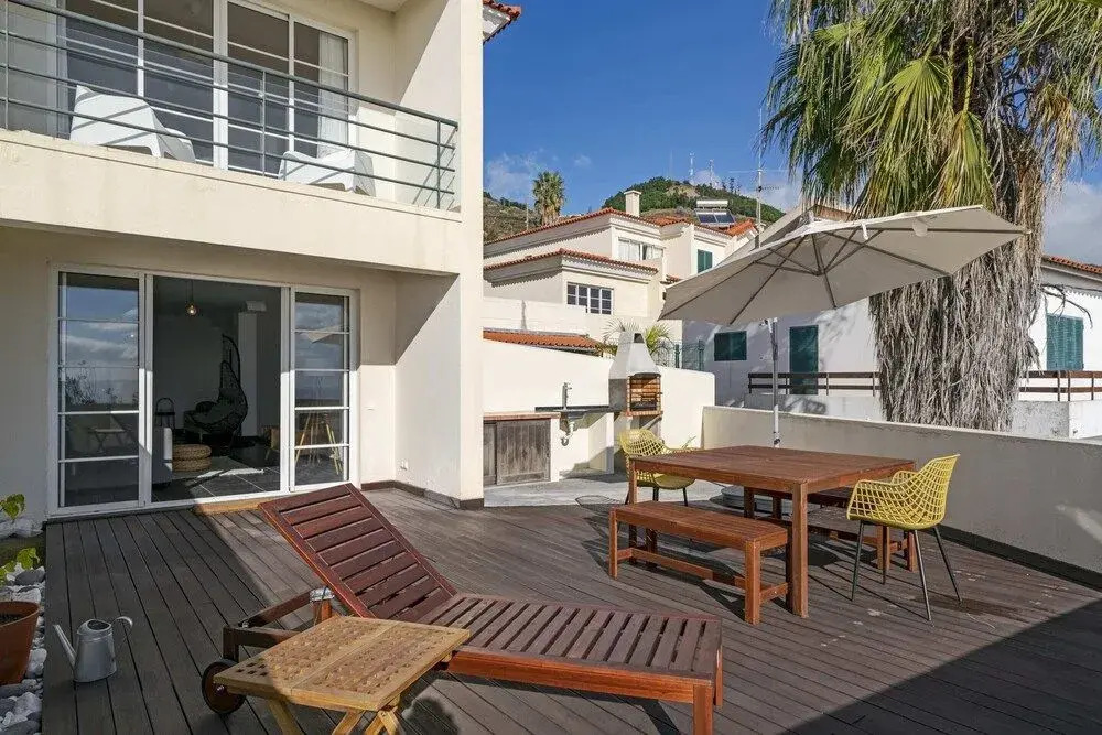 Casa Skyline by An Island Apart