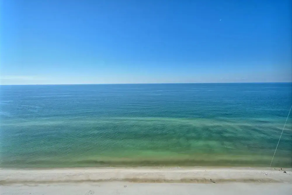 Roomy Oceanfront Condo with Breathtaking View and Beachside Pool - Unit 1906 by RedAwning