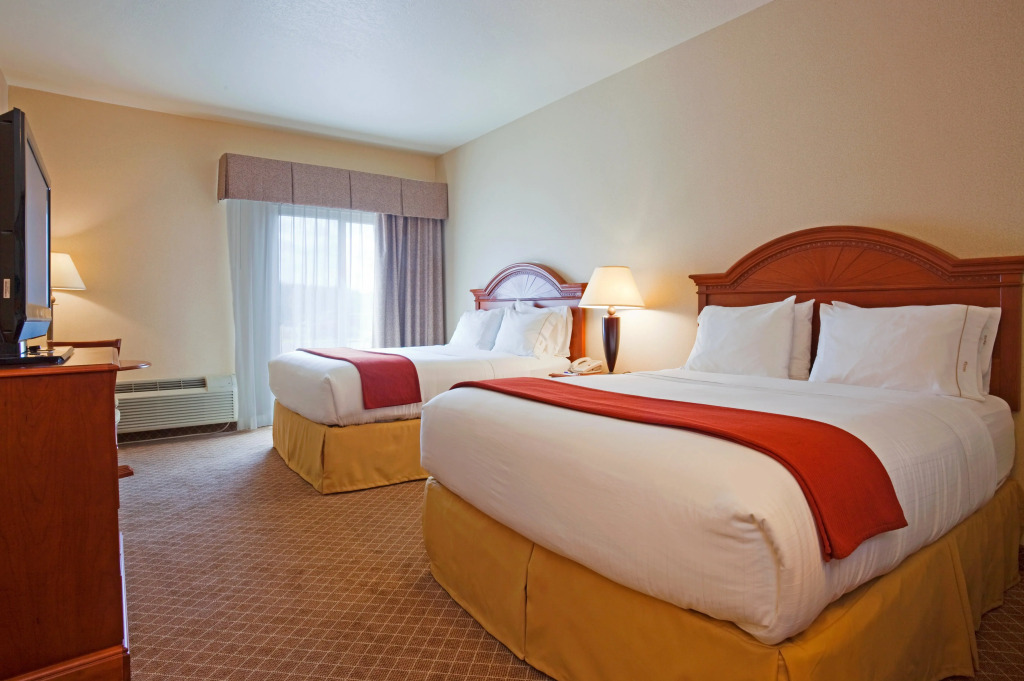 Holiday Inn Express Hotel & Suites Wausau by IHG