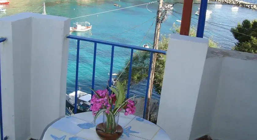 Mirsini Rooms