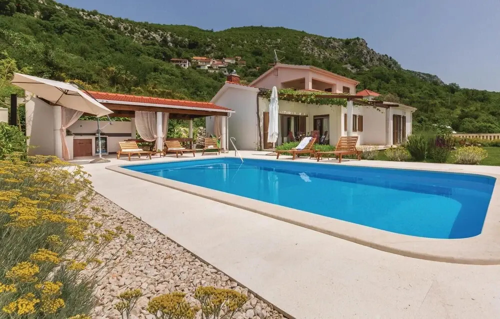3 Bedroom Lovely Home In Blato Na Cetini