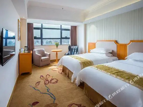 Vienna 3 Best Hotel (Maoming Yanjiang Building)