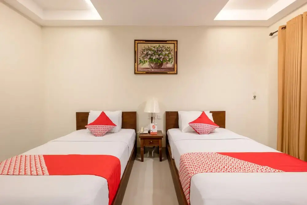 OYO 1508 Mascot Beach Hotel