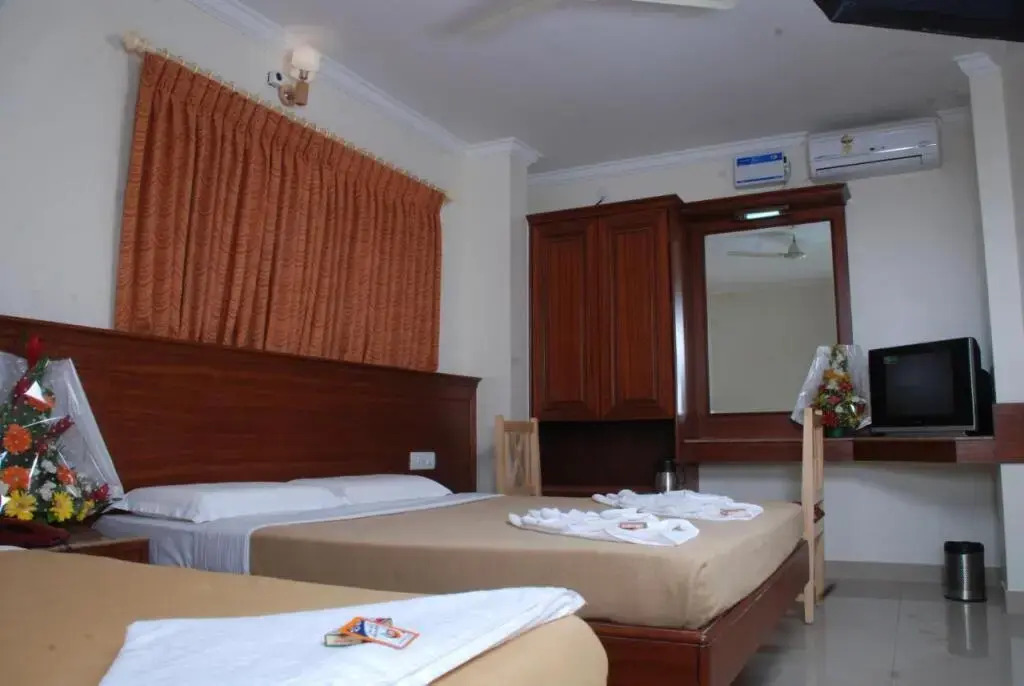 Snt Comforts Lodge by OYO Rooms