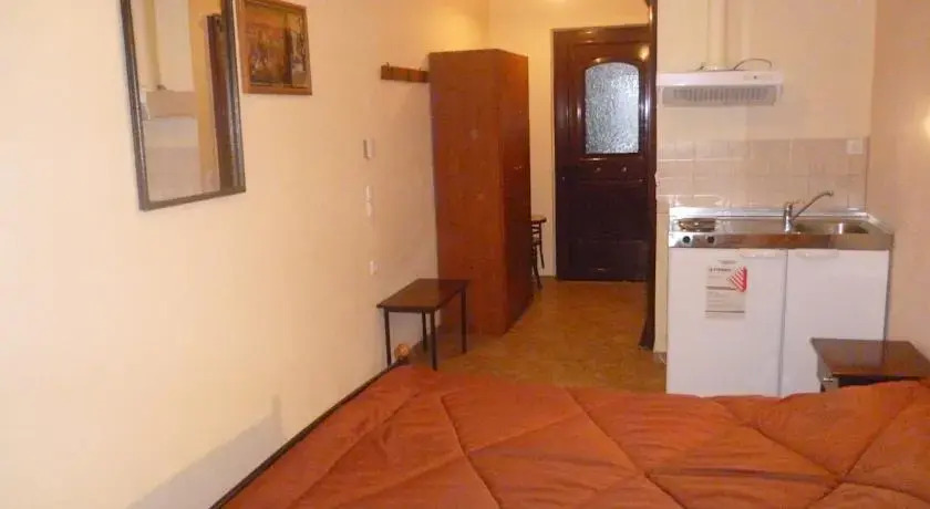 Vasiliki Tsironi Rooms