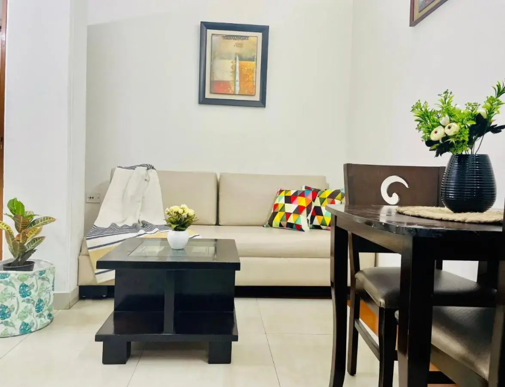Bluo Studio Defence Colony Mkt - Kitchen, Balcony