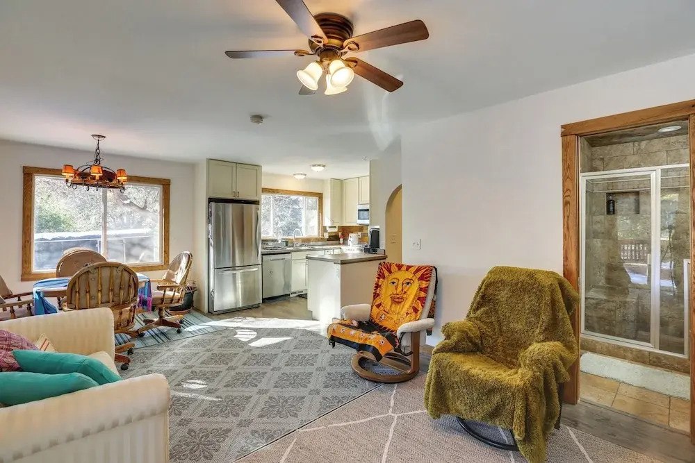 7 Mi to Downtown Denver: Lakewood Gem w/ Deck!