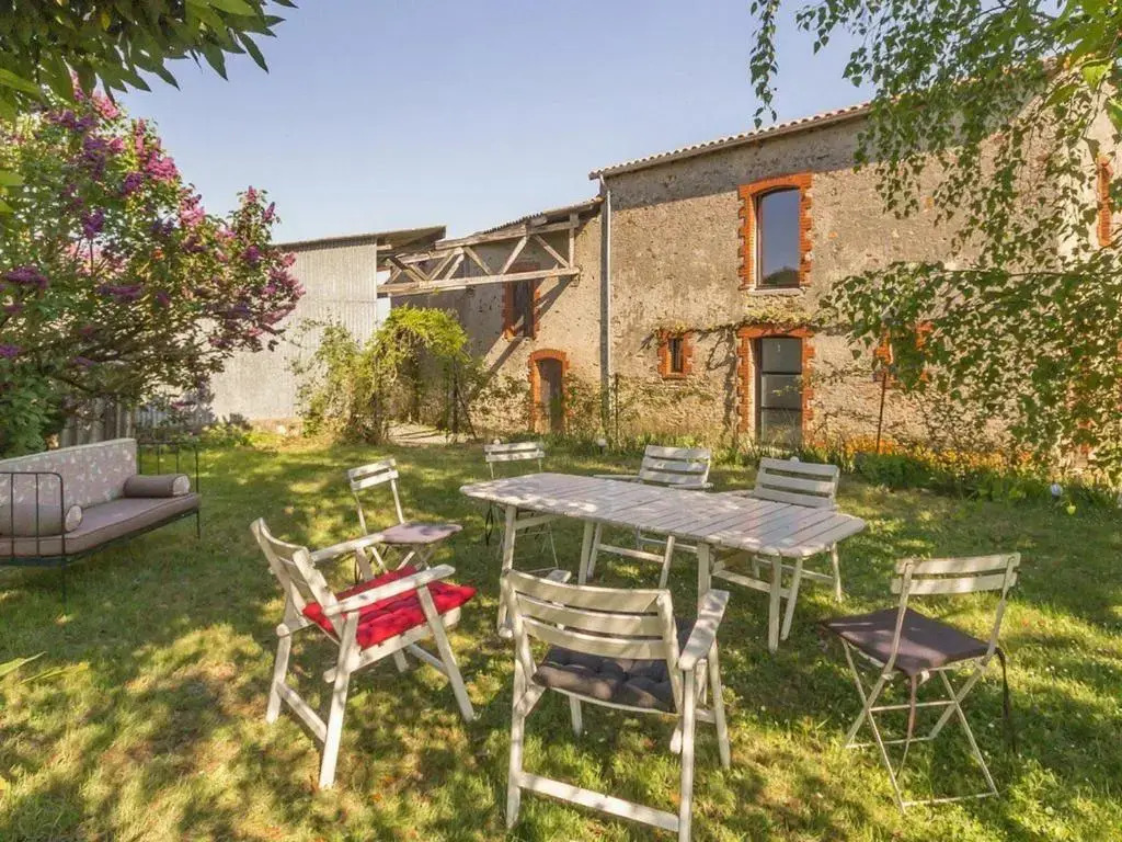 Gîte typique au cœur de Monnières, proche Sèvre, jardin privatif, Wifi, idéal pour pêche et rando - FR-1-306-985