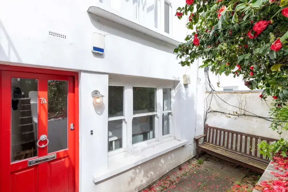 Homely 2BD Flat W/private Patio Near Maida Vale!