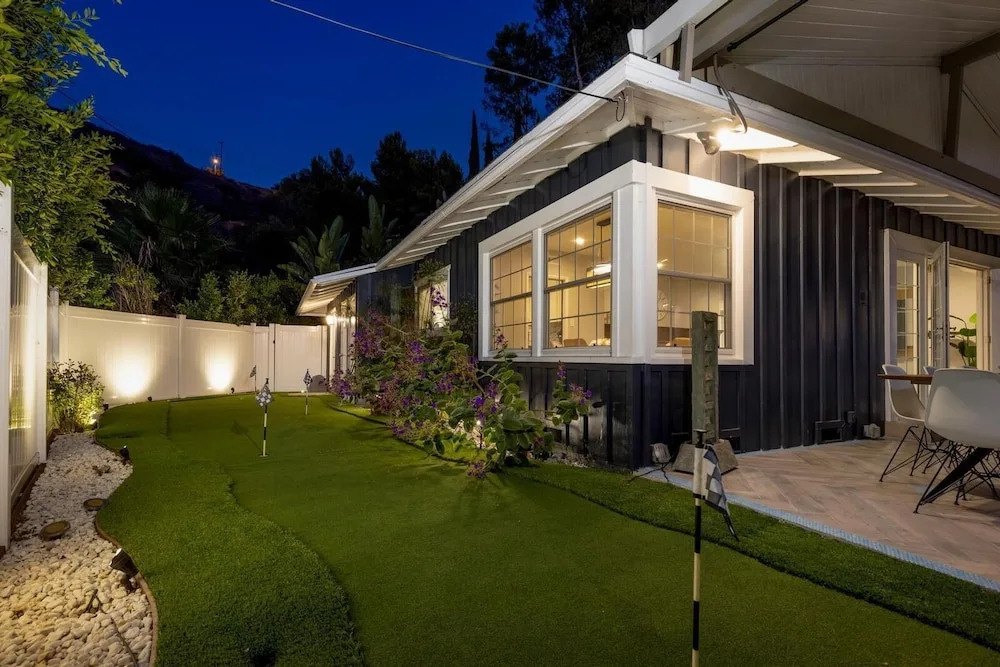 Hidden Valley Pl - 90210 Villa With Canyon Views and a Large Private Backyard