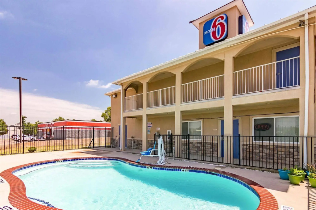 Motel 6-Azle, TX