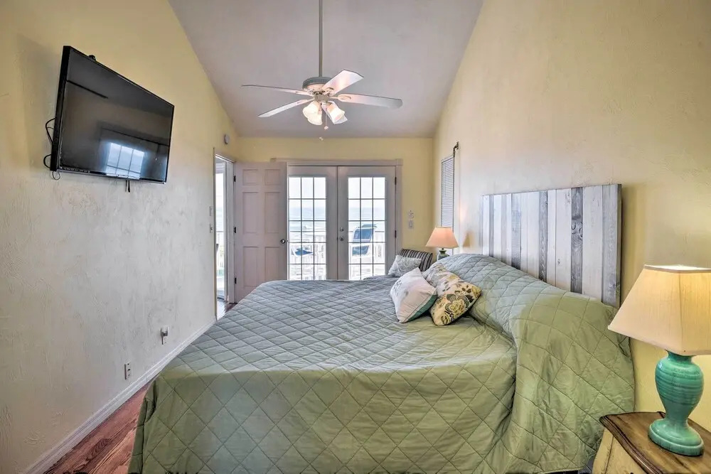 Sunny Florida Home w/ Decks & View, Steps to Beach