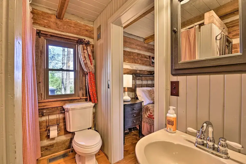 Cabin Near Boone w/ Hot Tub & Mountain Views