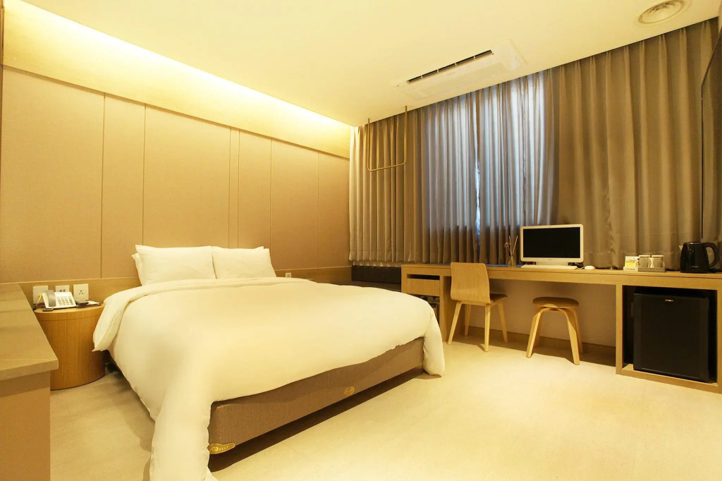 Bricks Hotel