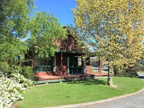 Cedar Chalets and Barkers Lodge