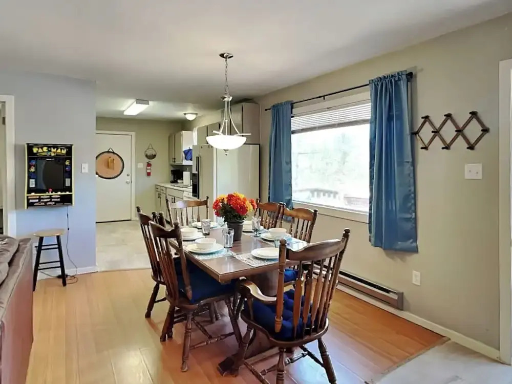 Knotty Pines Cabin by Ruidoso Vacation Rentals