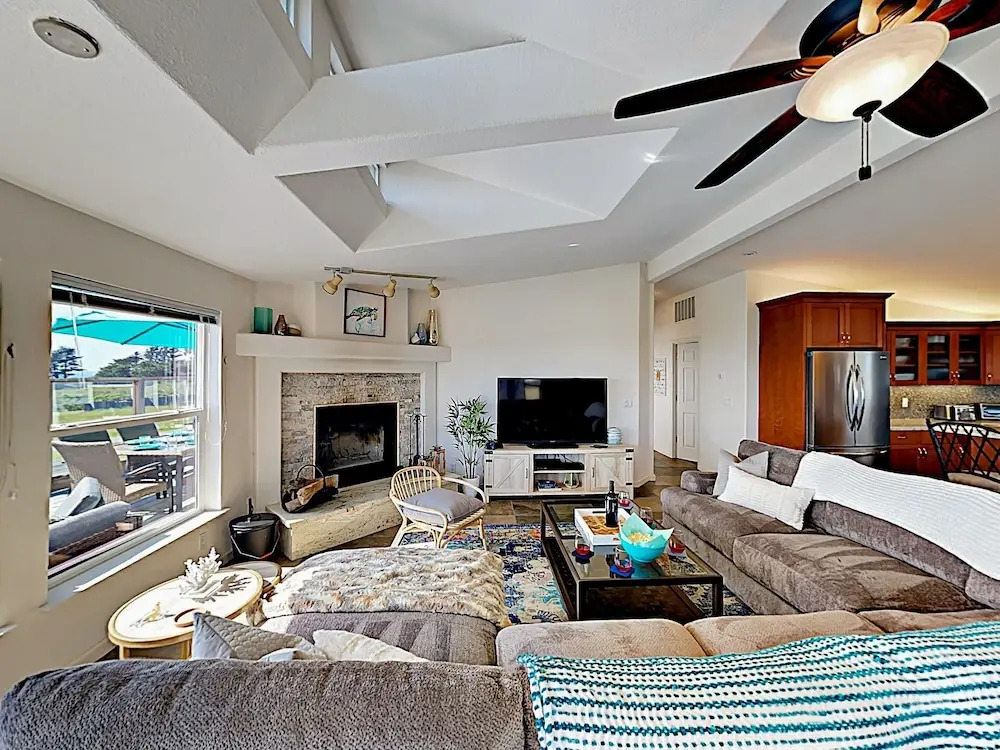 New Listing! Stunning Beach Getaway W/ Ocean Views 2 Bedroom Home