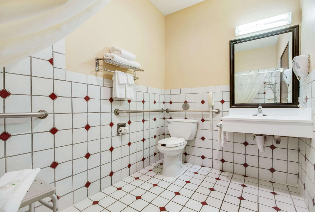 Quality Inn & Suites Lincoln North