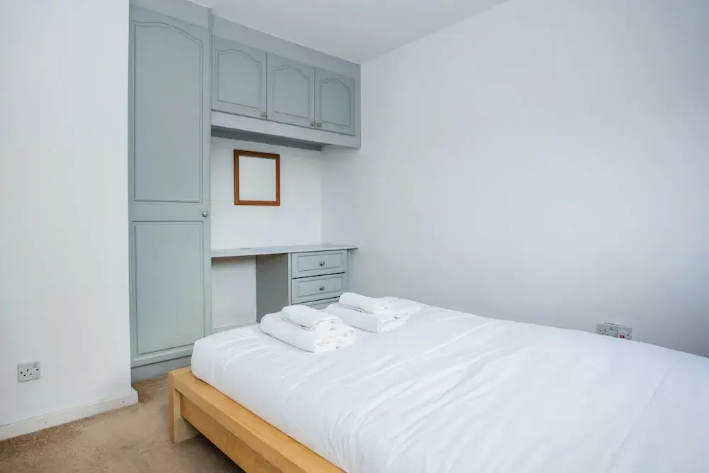 3 Bedroom House with Terrace Near Canada Water Underground Station