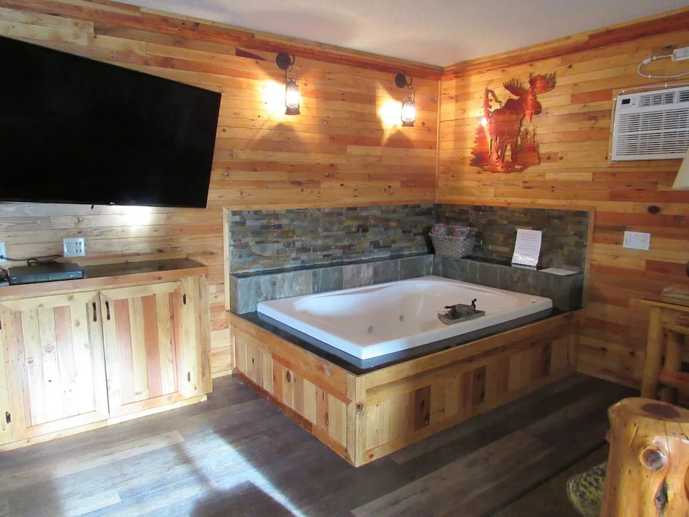 The Woodsman Country Lodge Motel