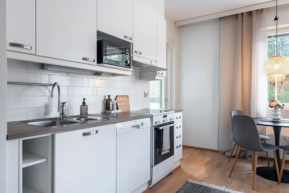 1BR Apt with Sauna - Balcony - Parking
