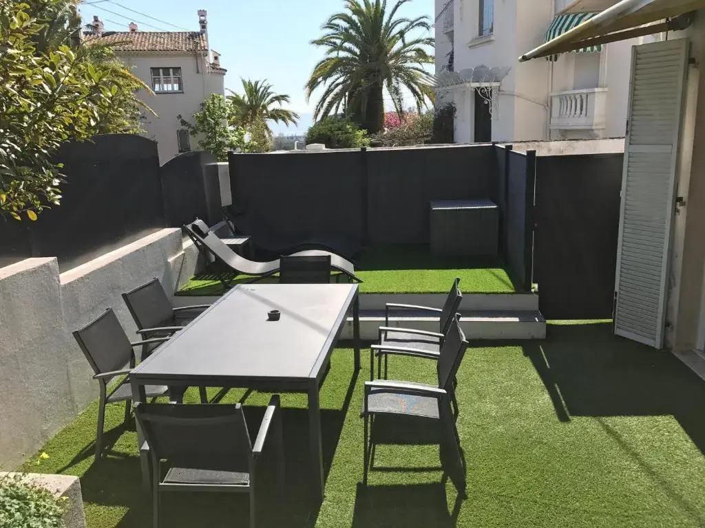 L ensoleillée MAISON 2 CHAMBRES-PRIVATE HOUSE CANNES
