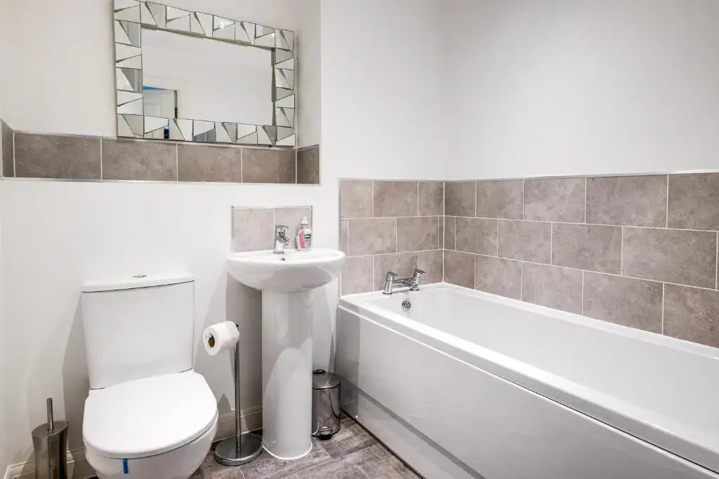 MAEVELA Apartments - Luxurious 2 Bedroom Apartment - Close to 02 Academy Birmingham - L Shape Sofa - FREE PARKING & NETFLIX - City Centre