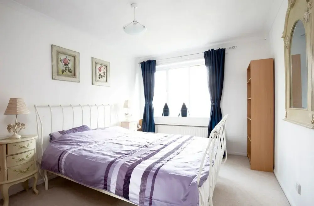 Sunny Summertown Apartment for 3 With Parking