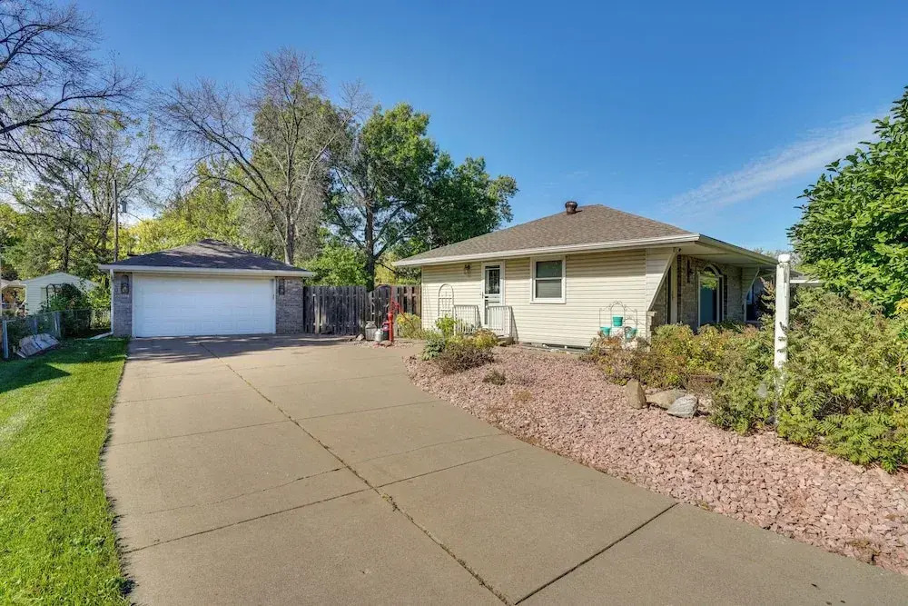 Spacious Cottage Grove Haven Near Downtown St Paul