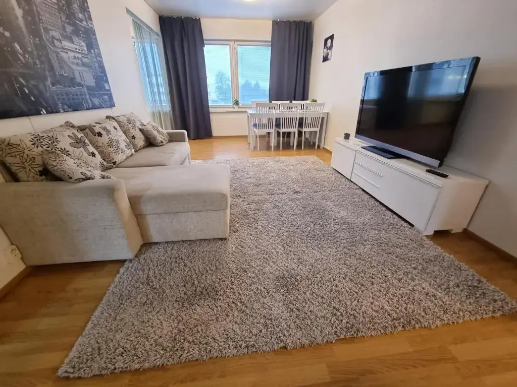 Spacious 4-room apartment in city center