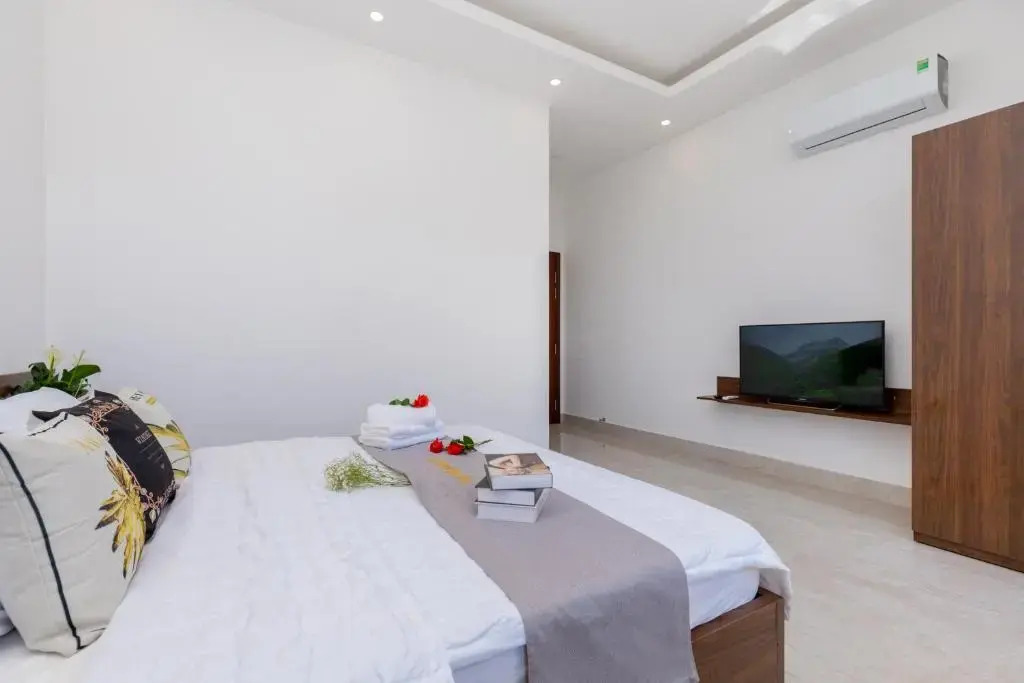 Palm Villa 34 ( Luxury Villa with 17 bed room, karaoke & bida inside)