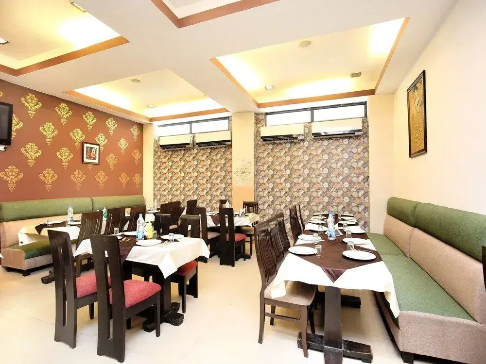 Capital O 15395 Hotel 42
