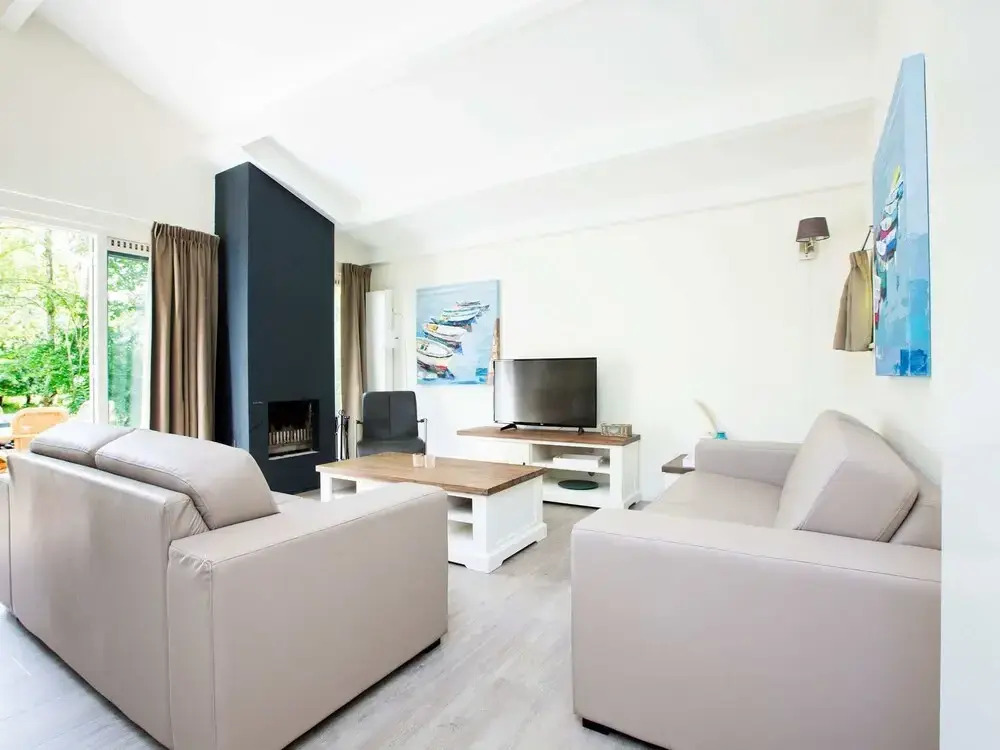 Restyled Holiday Home with Fireplace near Beach