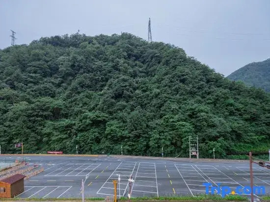 Vienna 3 Best Hotel (Shennongjia Dajiuhu National Park Scenic Area Entrance Pingqian Ancient Town)