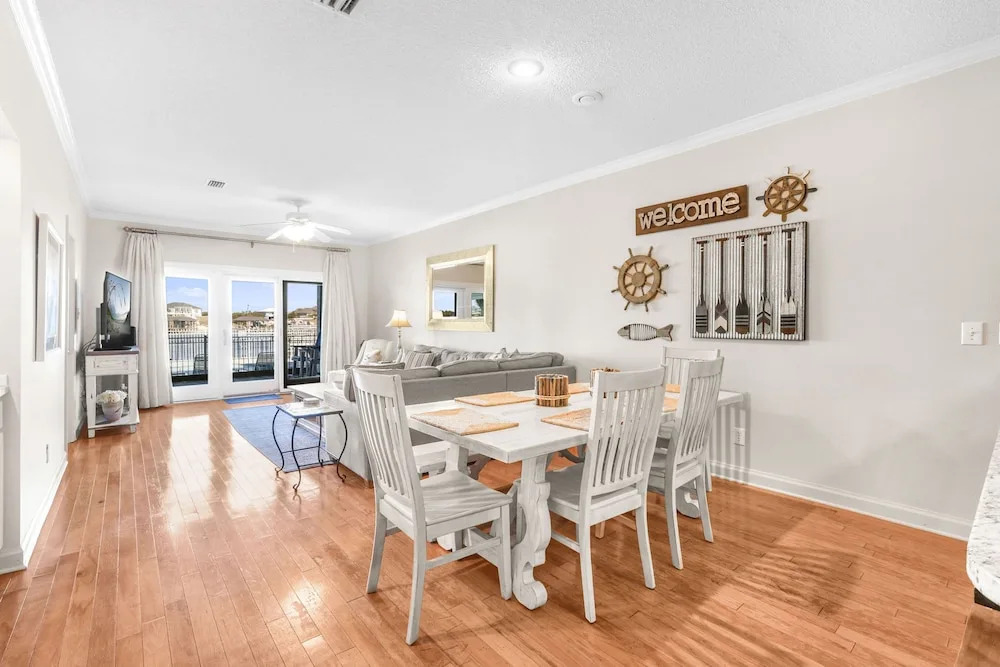 Dolphin Harbor 1B Bay Beach Access Sleeps 10 Three Bedrooms 3 Baths