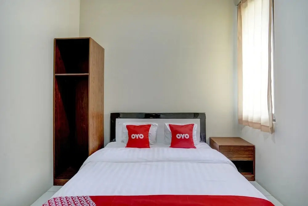Anugrah Rr Syariah by OYO Rooms