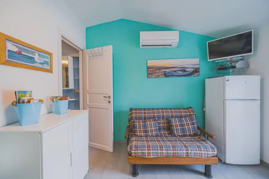 Casa Pareti 30 meters from the sea with parking space-CASA SUL MARE A PARETI