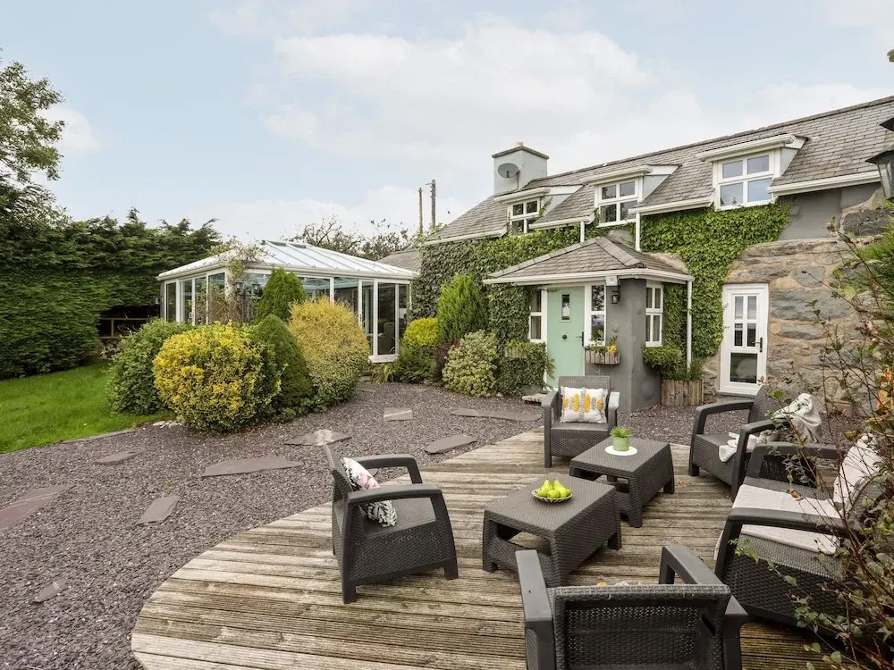 Ty Newydd