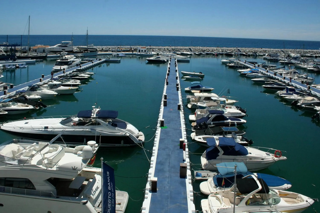 First Line P. Banus Sleeps 4