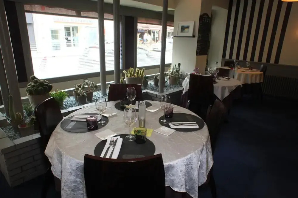 LOGIS Hotel-Restaurant Le Relais dAligre