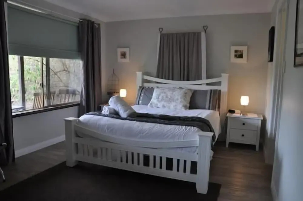 Bettenay Loft Spa Apartment & Lakeview Chalets